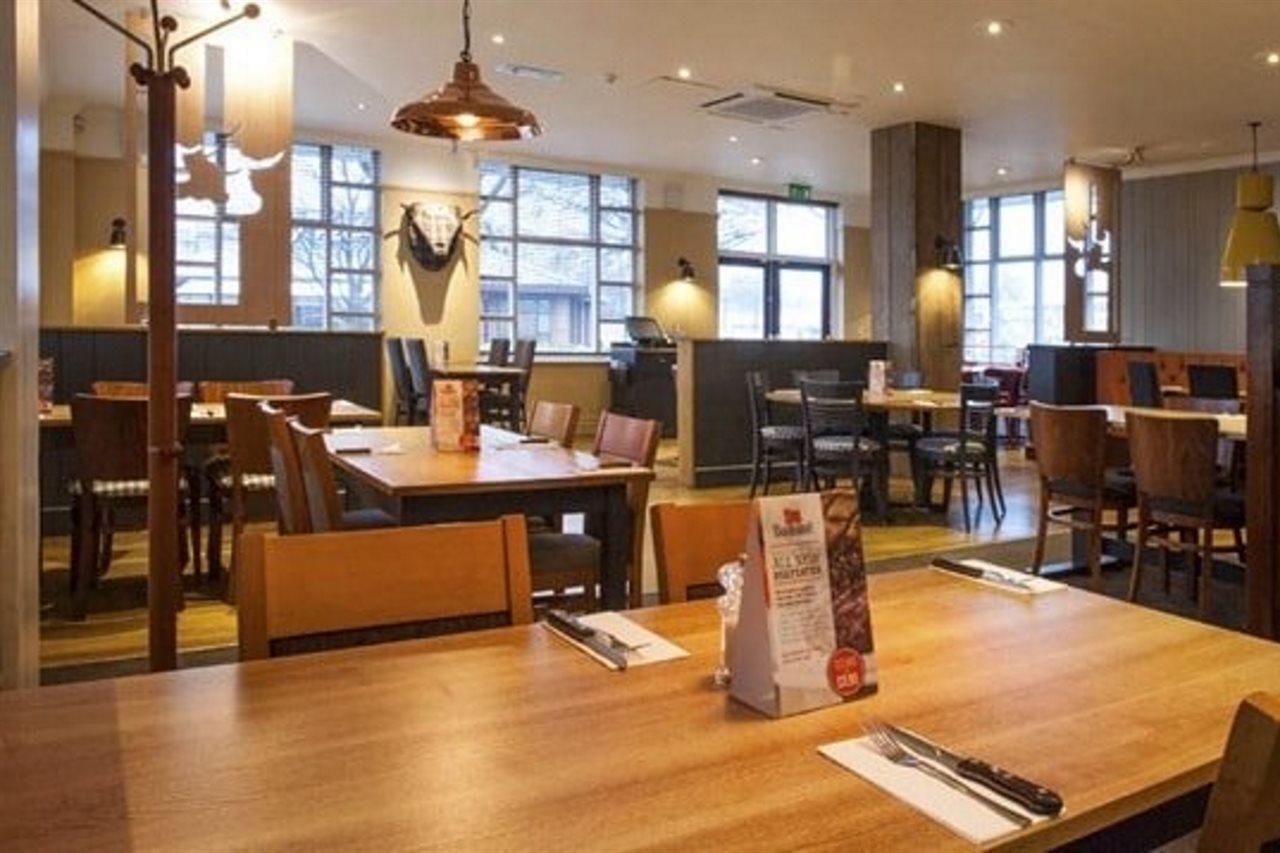 Premier Inn 할로 외부 사진
